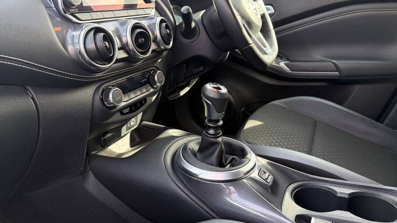 Nissan Juke 1.0 DiG-T 114 N-Connecta 5dr Petrol Hatchback